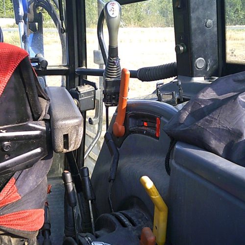 trattore con caricatore NEW HOLLAND